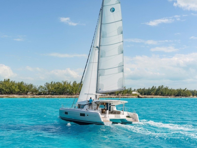 Charter a Lagoon Lagoon 42 Millenium in La Paz on Samboat