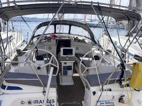 Sailboat to hire Lávrio at the best price