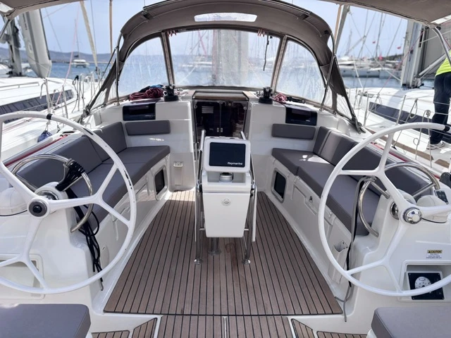 Yacht charter Lávrio - Jeanneau Sun Odyssey 449 on SamBoat