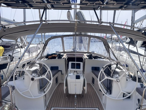 Charter a Jeanneau Sun Odyssey 479 in Lávrio on Samboat