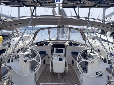Charter a Jeanneau Sun Odyssey 479 in Lávrio on Samboat