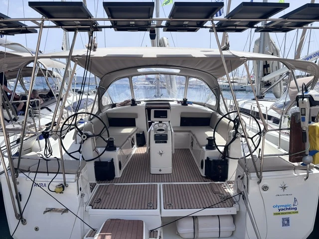 Hire Sailboat with or without skipper Jeanneau Lávrio