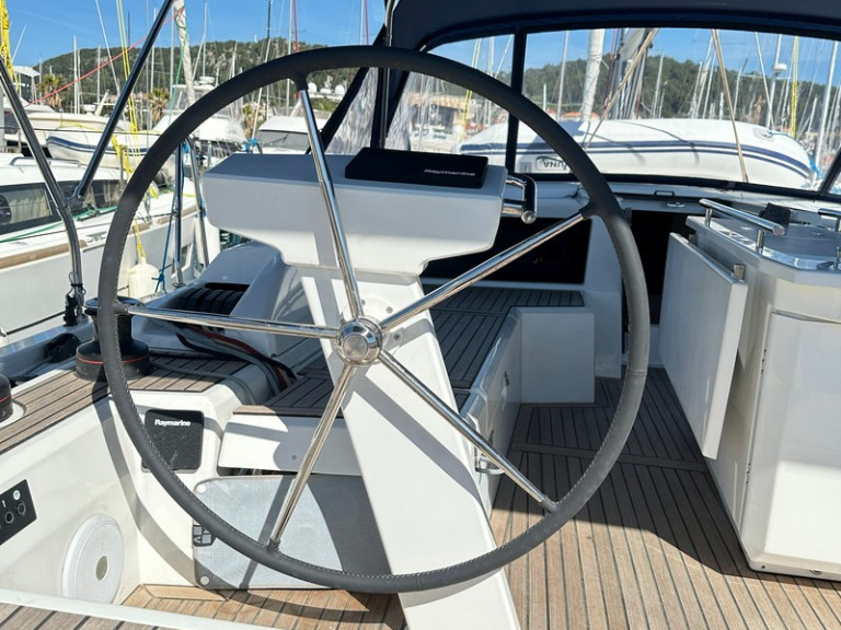 Hire a Bénéteau Oceanis 46.1 Split