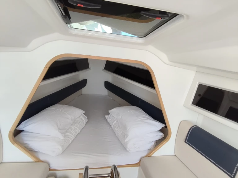 Hire Sailboat with or without skipper Italia Yachts Punat
