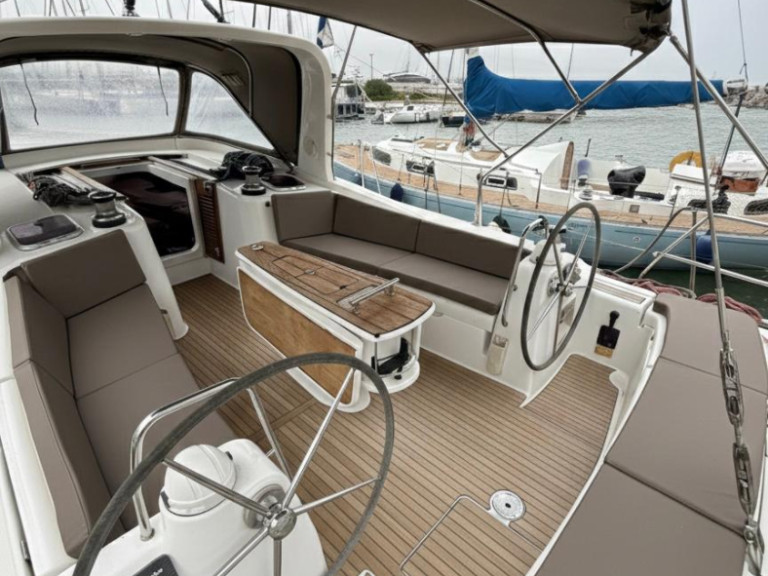 Hire Sailboat Bénéteau with a boat licence