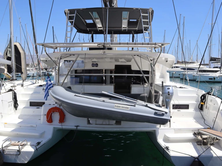 Hire Catamaran Lagoon with a boat licence