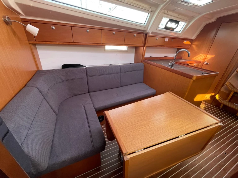 Hire a Bavaria Cruiser 37 Punta Ala