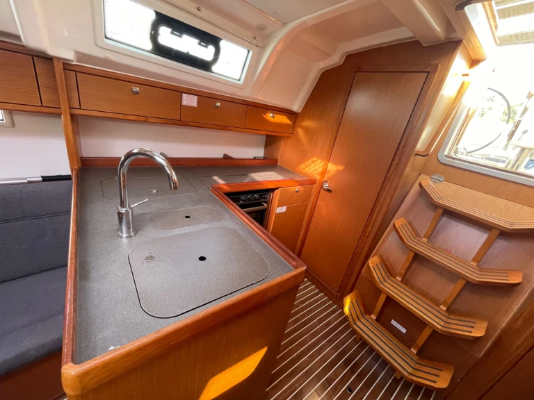 Yacht hire Punta Ala cheap Cruiser 37