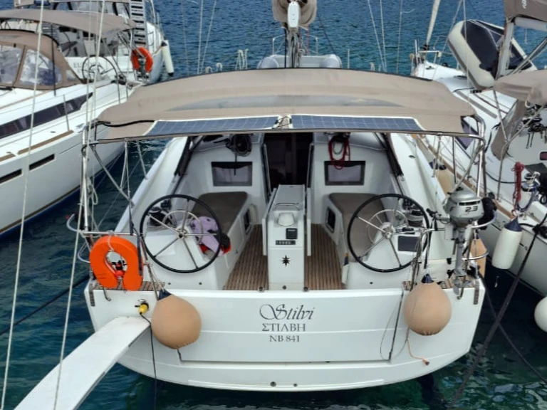 Yacht charter Volos - Jeanneau Sun Odyssey 410 on SamBoat