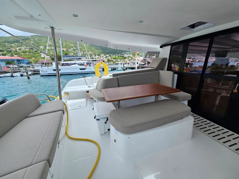 Charter a Fountaine Pajot Fountaine Pajot FP 41 Maesto 3  in Frenchtown on Samboat