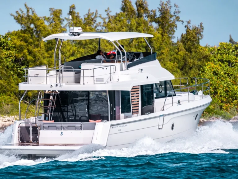Charter a Bénéteau Swift Trawler 48 in Capri on Samboat