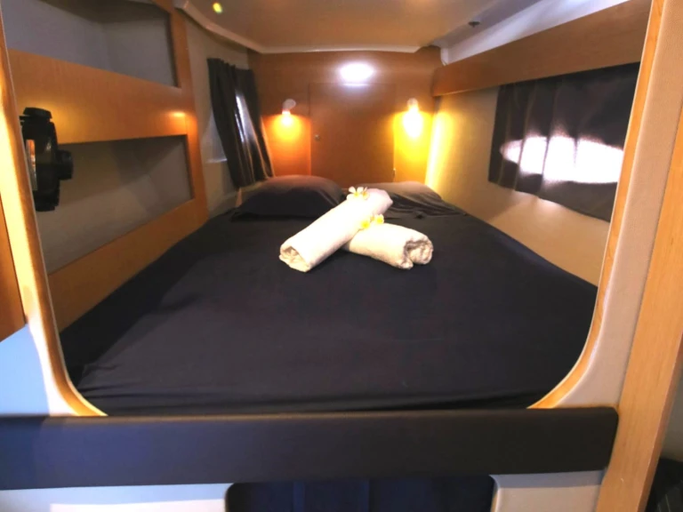 Catamaran hire in Nosy Be - Fountaine Pajot Lipari 41
