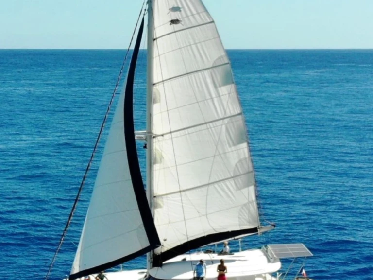 Hire Catamaran with or without skipper Fountaine Pajot Nosy Be