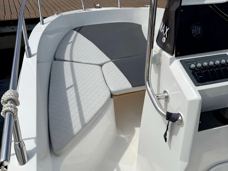 Hire Motorboat Idea Marine with a boat licence