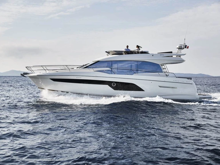 Charter a Prestige Prestige 520 in Port-Haliguen on Samboat