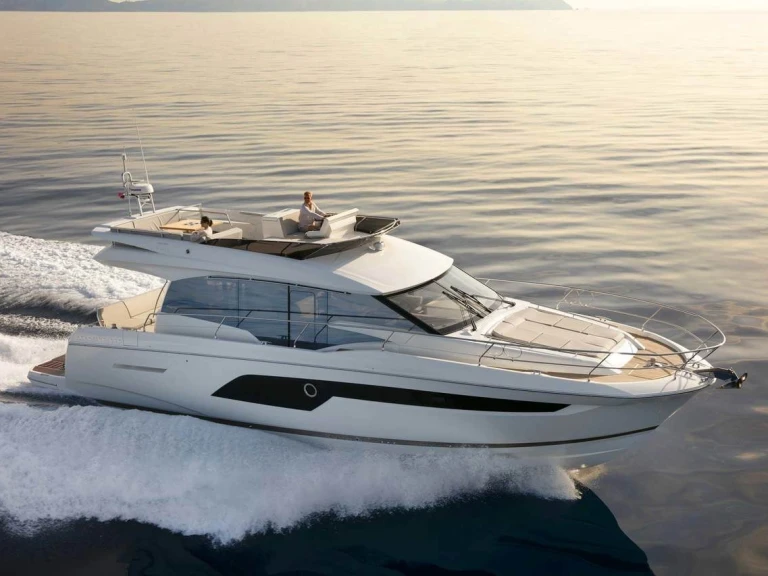 Hire Motorboat with or without skipper Prestige Port-Haliguen