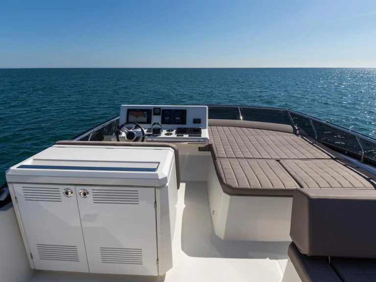 Hire Motorboat Prestige with a boat licence