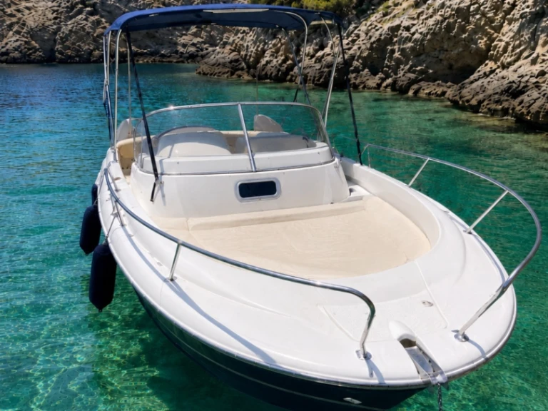 Hire Motorboat with or without skipper Jeanneau Les Issambres