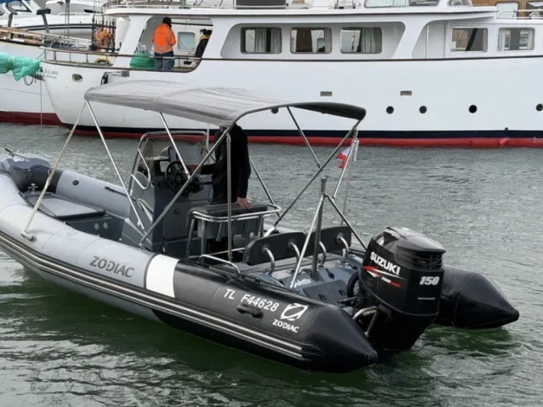 Hire a Zodiac Pro Open 650 Cavalaire-sur-Mer