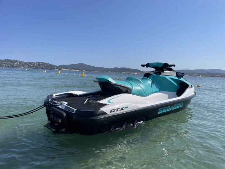 Yacht hire Les Issambres cheap GTX 130