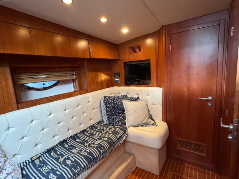 Motorboat hire in Naples - Raffaelli 42