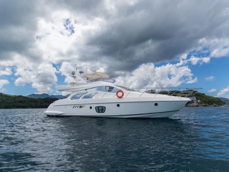 Motorboat to hire Mahé at the best price