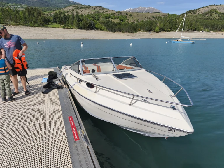 Motorboat hire in Chorges - Monterey Cuddy cabine 
