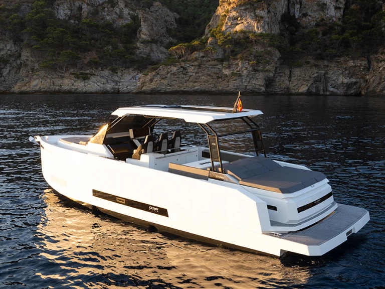 Hire Motorboat De Antonio with a boat licence