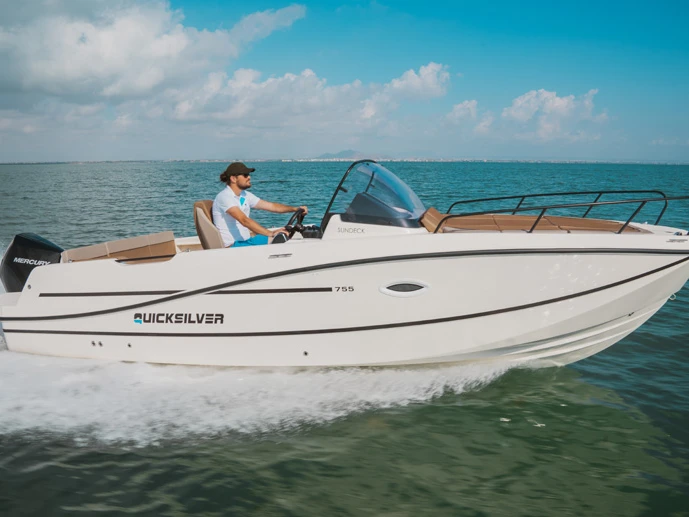 Yacht hire Split cheap Activ 755 Sundeck