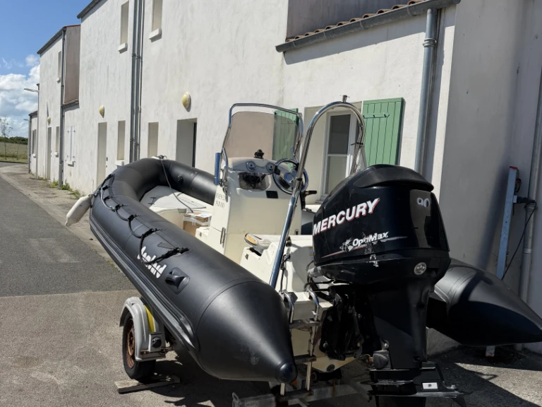 Yacht charter La Cotinière - Bombard Sunrider 550 on SamBoat