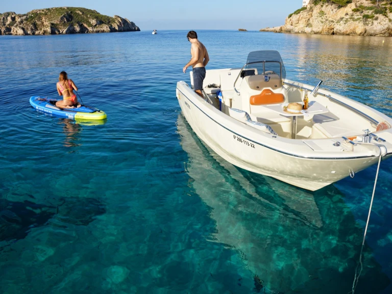 Motorboat to hire Club Nàutic Santa Ponsa at the best price