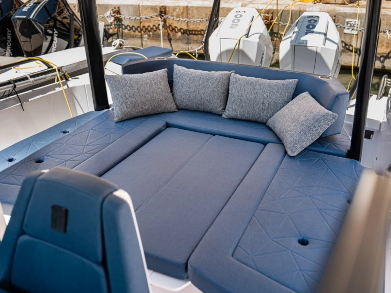 Motorboat to hire Saint Julian at the best price