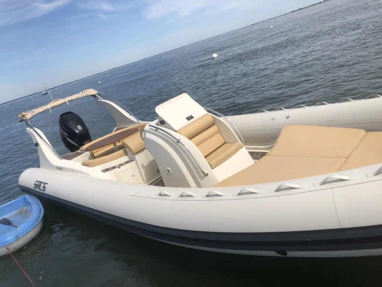 Charter a Sacs Sacs S 900 in Lège-Cap-Ferret on Samboat