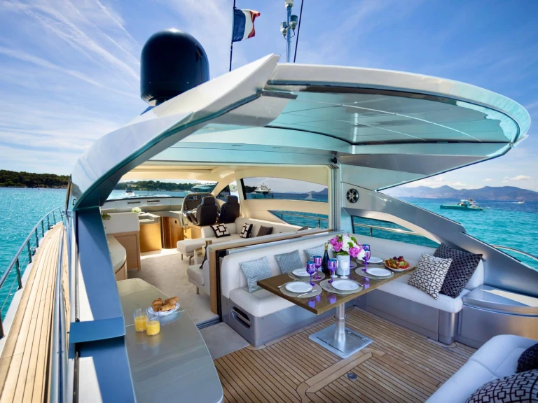 Hire Luxury Yacht with or without skipper Pershing Cannes
