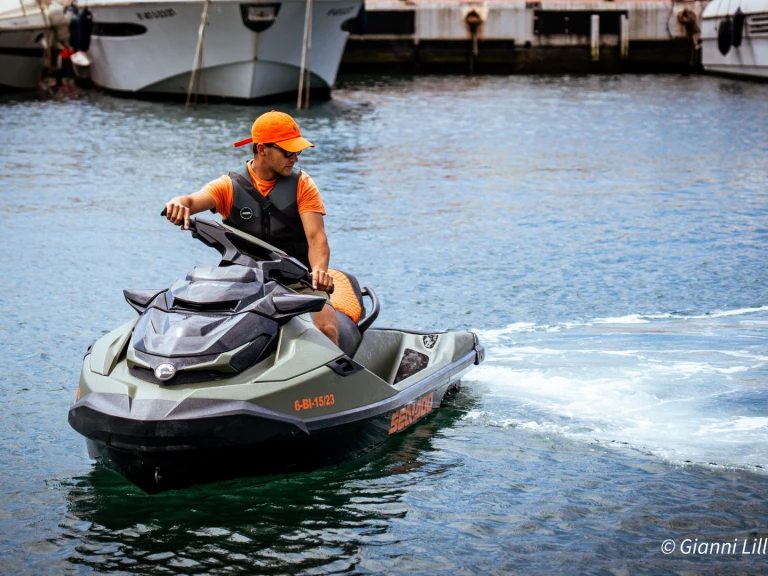 Yacht hire Puerto Deportivo de Marbella cheap GTX PRO 130