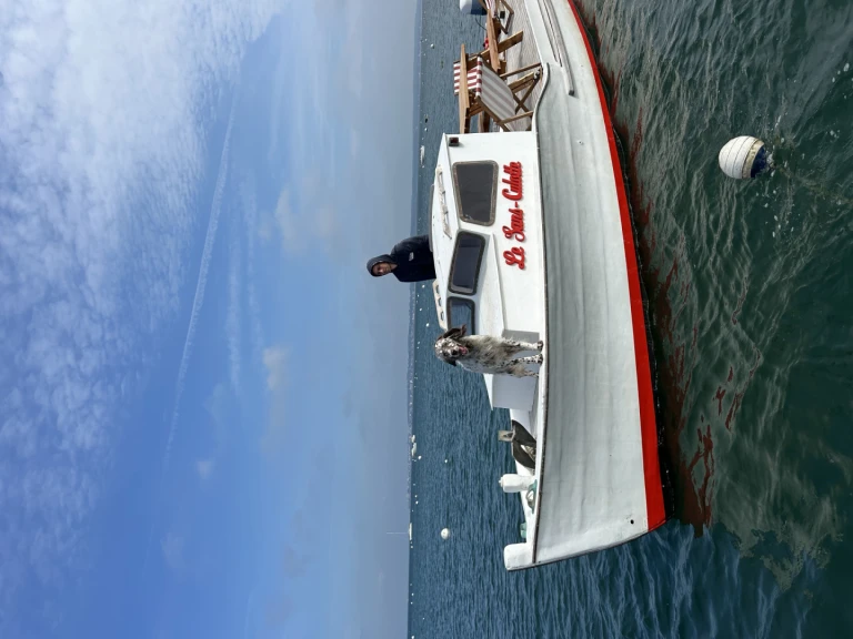 Hire Luxury Yacht Chaland with a boat licence