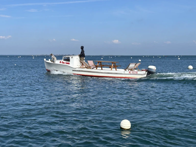 Luxury Yacht to hire Lège-Cap-Ferret at the best price