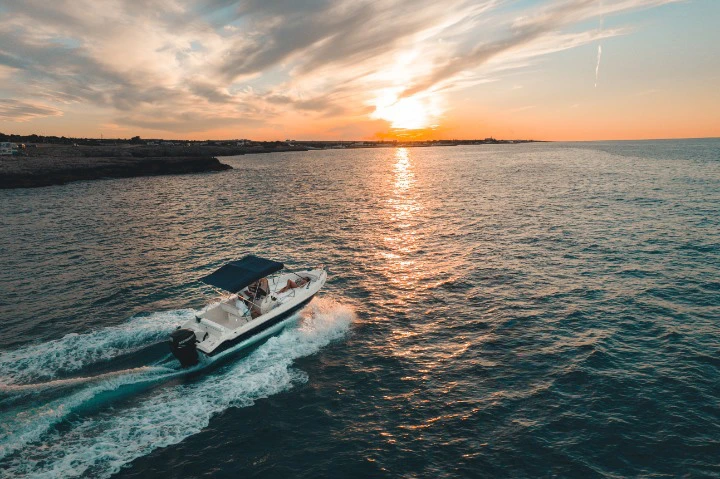Motorboat to hire Monopoli at the best price