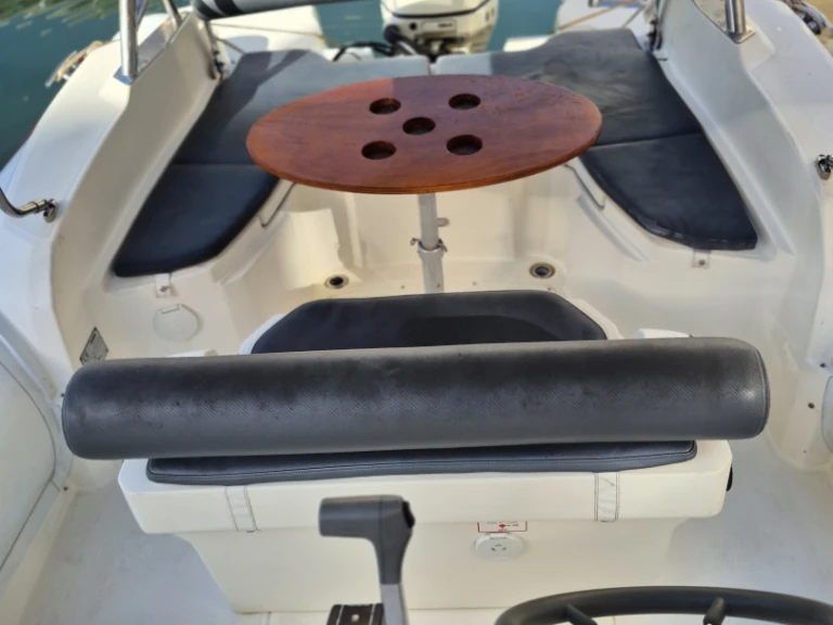 Yacht hire Fréjus cheap Martinique 2600