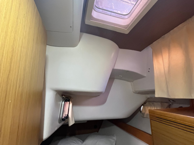 Hire a Jeanneau Sun Odyssey 42 i Performance Póros (City)