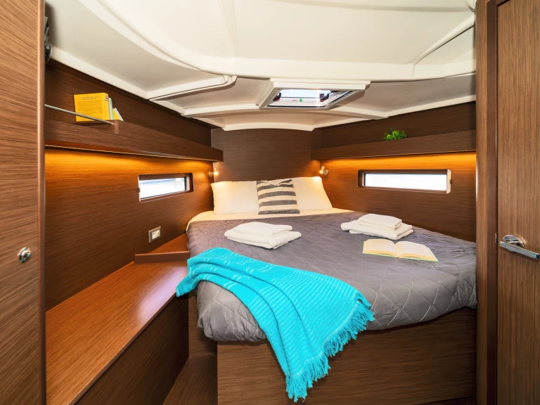 Bénéteau Oceanis 40.1 charter bareboat or skippered in  Lefkáda