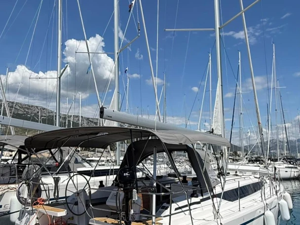 Charter a Bavaria Bavaria C42 in Kaštela on Samboat