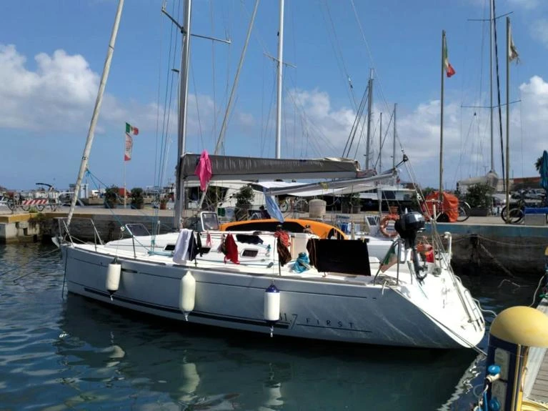 Sailboat to hire Marsala at the best price