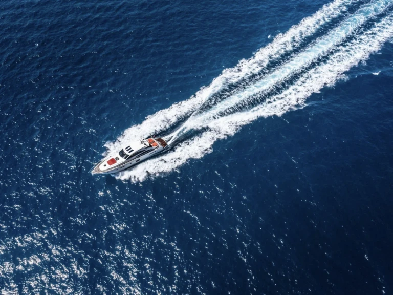 Luxury Yacht to hire Saint-Tropez at the best price