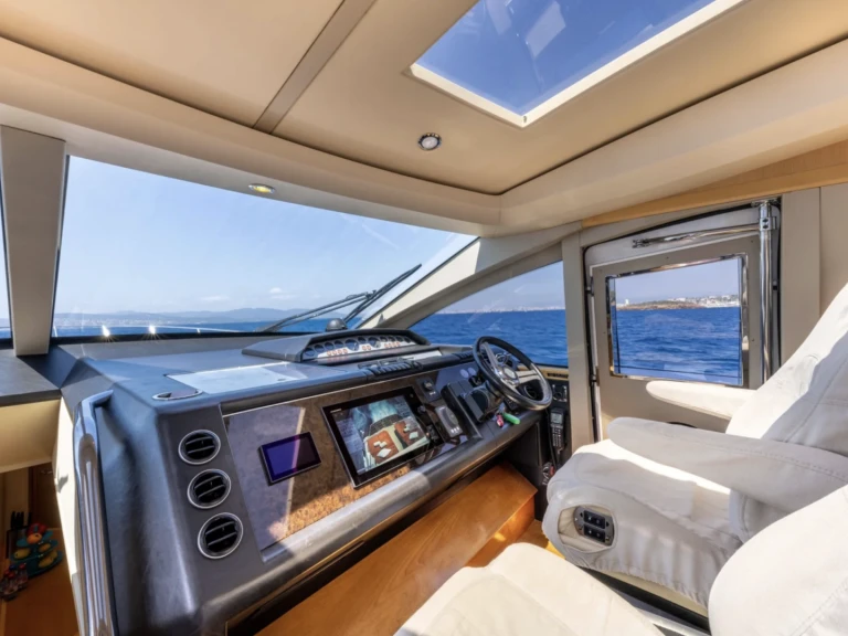 Yacht hire Saint-Tropez cheap Princess V70