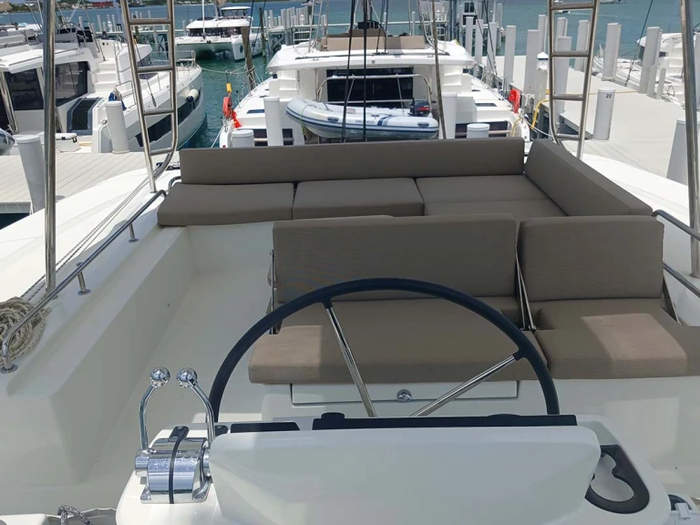 Yacht hire Road Town cheap Lagoon 51