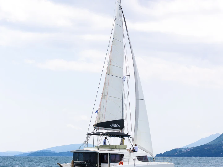 Catamaran to hire Lefkáda at the best price