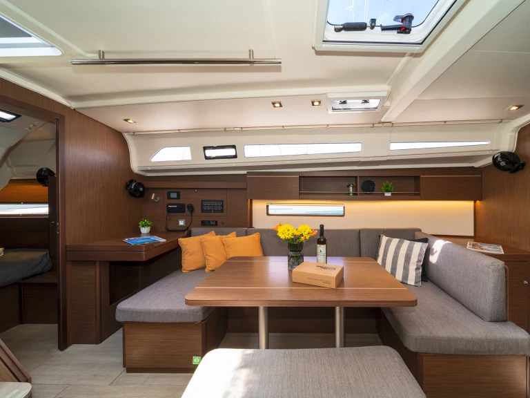 Hire Sailboat Bénéteau with a boat licence