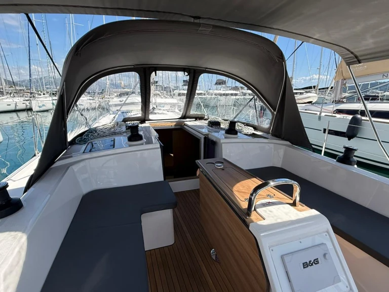 Hire Sailboat Bavaria with a boat licence