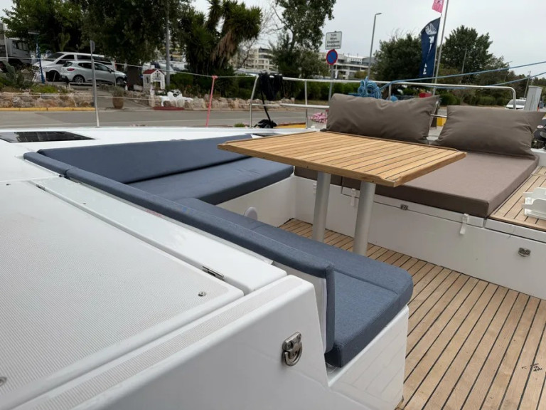 Catamaran hire in Mykonos (Island) - Bali Bali 5.2 - 6 + 2 cab.